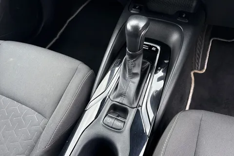 SH72KFR Toyota Corolla 1.8 VVT-h Icon Touring Sports CVT Euro 6 (s/s) 5dr Thumbnail #24