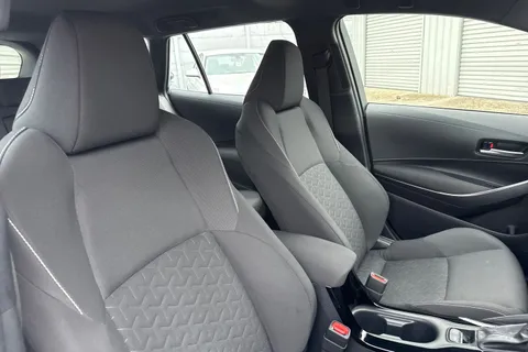 SH72KFR Toyota Corolla 1.8 VVT-h Icon Touring Sports CVT Euro 6 (s/s) 5dr Thumbnail #25