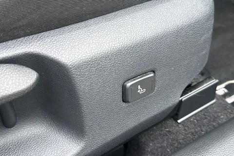 SH72KFR Toyota Corolla 1.8 VVT-h Icon Touring Sports CVT Euro 6 (s/s) 5dr Thumbnail #34