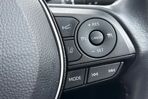 SH72KFR Toyota Corolla 1.8 VVT-h Icon Touring Sports CVT Euro 6 (s/s) 5dr Thumbnail #38