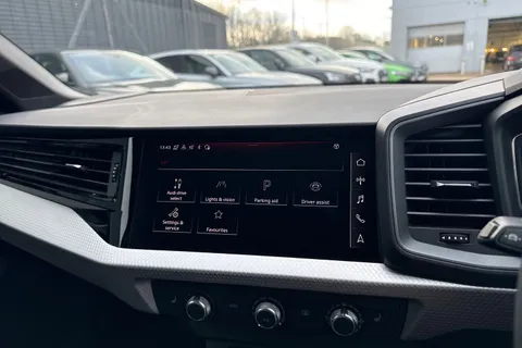  Audi A1 1.5 TFSI 35 Black Edition Sportback S Tronic Euro 6 (s/s) 5dr Thumbnail #41