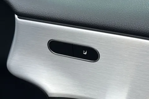 NG24SKN Mercedes-Benz A Class 1.3 A180h MHEV AMG Line (Premium) 7G-DCT Euro 6 (s/s) 5dr Thumbnail #31