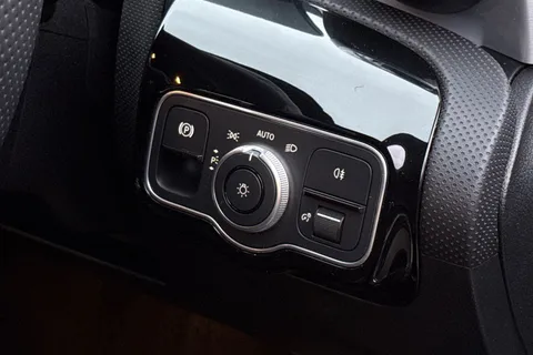 NG24SKN Mercedes-Benz A Class 1.3 A180h MHEV AMG Line (Premium) 7G-DCT Euro 6 (s/s) 5dr Thumbnail #33