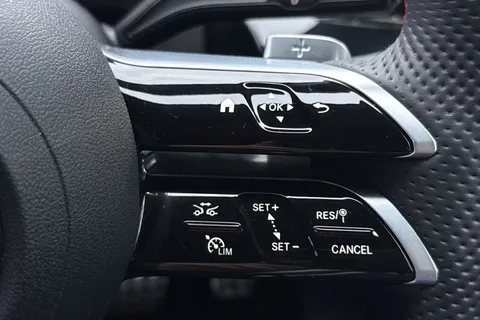 NG24SKN Mercedes-Benz A Class 1.3 A180h MHEV AMG Line (Premium) 7G-DCT Euro 6 (s/s) 5dr Thumbnail #42