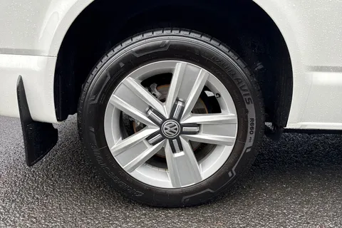 PK74OAO Volkswagen Transporter T30 Panel van Highline SWB 204 PS 2.0 TDI 7sp DSG Thumbnail #11