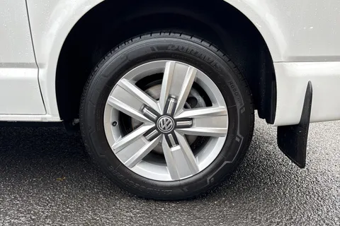 PK74OAO Volkswagen Transporter T30 Panel van Highline SWB 204 PS 2.0 TDI 7sp DSG Thumbnail #12