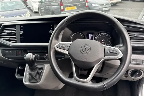 PK74OAO Volkswagen Transporter T30 Panel van Highline SWB 204 PS 2.0 TDI 7sp DSG Thumbnail #18