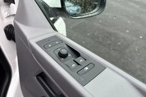 PK74OAO Volkswagen Transporter T30 Panel van Highline SWB 204 PS 2.0 TDI 7sp DSG Thumbnail #21