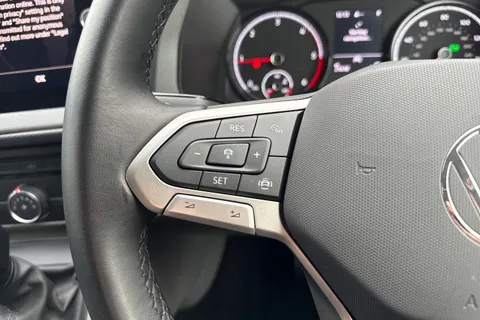 PK74OAO Volkswagen Transporter T30 Panel van Highline SWB 204 PS 2.0 TDI 7sp DSG Thumbnail #36