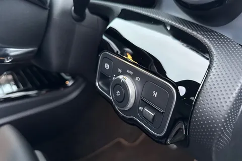 KR72NHB Mercedes-Benz Cla Class 2.0 CLA220d AMG Line Night Edition (Premium Plus) Coupe 8G-DCT Euro 6 (s/s) 4dr Thumbnail #44