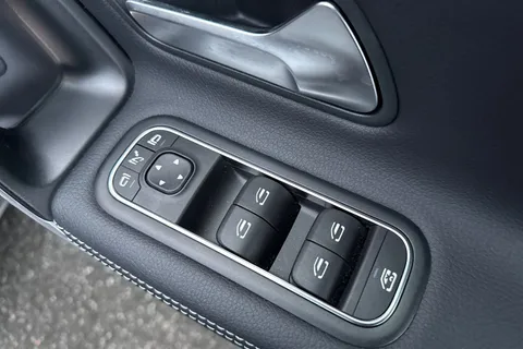 KR72NHB Mercedes-Benz Cla Class 2.0 CLA220d AMG Line Night Edition (Premium Plus) Coupe 8G-DCT Euro 6 (s/s) 4dr Thumbnail #46