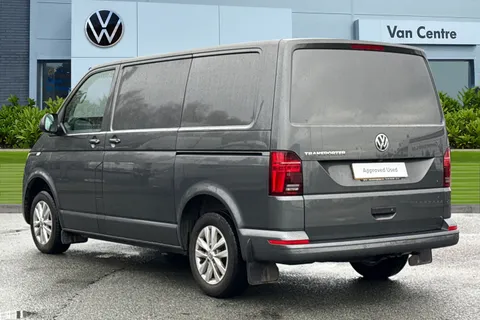 DE74HSU Volkswagen Transporter 2.0 TDI 110 Highline Van Thumbnail #2