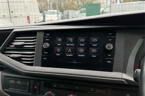 DE74HSU Volkswagen Transporter 2.0 TDI 110 Highline Van Thumbnail #16