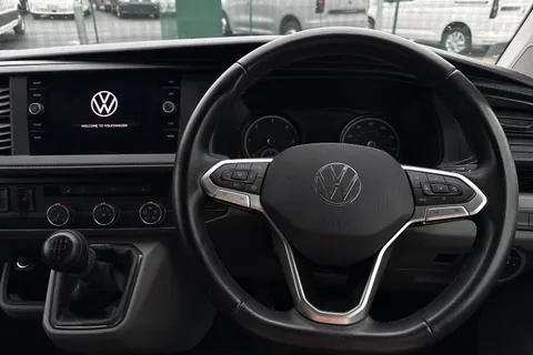 DE74HSU Volkswagen Transporter 2.0 TDI 110 Highline Van Thumbnail #17