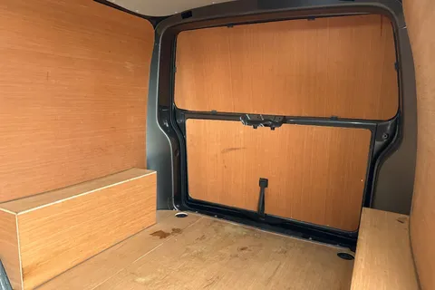 DE74HSU Volkswagen Transporter 2.0 TDI 110 Highline Van Thumbnail #18