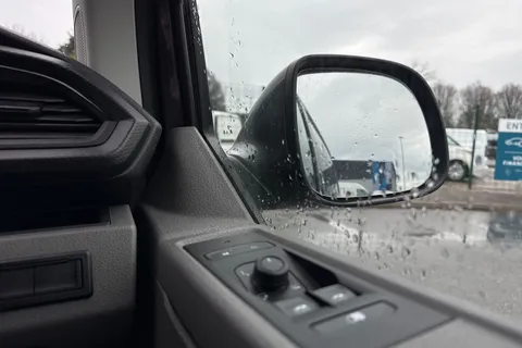 DE74HSU Volkswagen Transporter 2.0 TDI 110 Highline Van Thumbnail #20