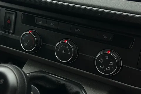 DE74HSU Volkswagen Transporter 2.0 TDI 110 Highline Van Thumbnail #21