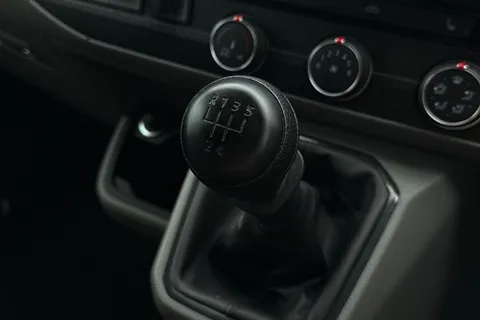 DE74HSU Volkswagen Transporter 2.0 TDI 110 Highline Van Thumbnail #22