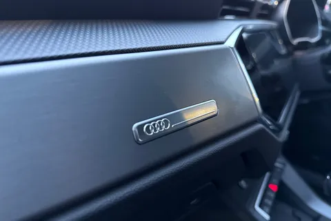 Audi Q3 2.0 TDI 35 S line S Tronic Euro 6 (s/s) 5dr Thumbnail #32