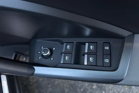 Audi Q3 2.0 TDI 35 S line S Tronic Euro 6 (s/s) 5dr Thumbnail #36