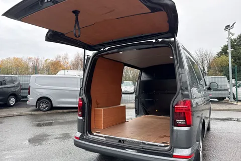 DE74HSU Volkswagen Transporter 2.0 TDI 110 Highline Van Thumbnail #33