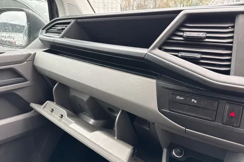 DE74HSU Volkswagen Transporter 2.0 TDI 110 Highline Van Thumbnail #35