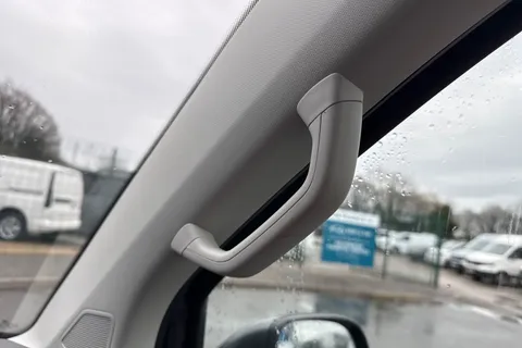 DE74HSU Volkswagen Transporter 2.0 TDI 110 Highline Van Thumbnail #42