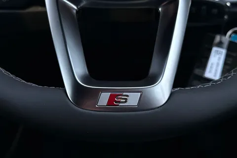 Audi Q3 2.0 TDI 35 S line S Tronic Euro 6 (s/s) 5dr Thumbnail #44