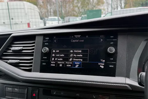 DE74HSU Volkswagen Transporter 2.0 TDI 110 Highline Van Thumbnail #44