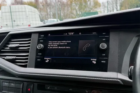 DE74HSU Volkswagen Transporter 2.0 TDI 110 Highline Van Thumbnail #46