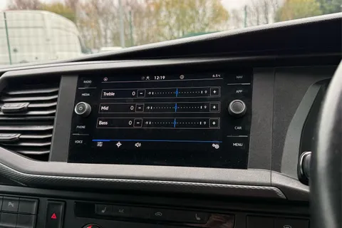 DE74HSU Volkswagen Transporter 2.0 TDI 110 Highline Van Thumbnail #49