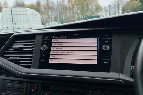 DE74HSU Volkswagen Transporter 2.0 TDI 110 Highline Van Thumbnail #51