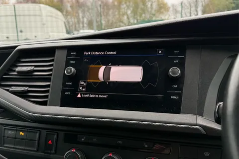 DE74HSU Volkswagen Transporter 2.0 TDI 110 Highline Van Thumbnail #52