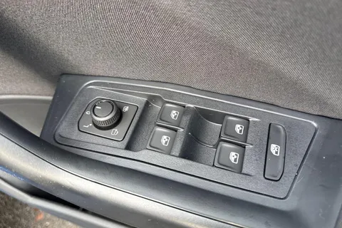 Volkswagen T-Roc 1.5 TSI Life 5dr DSG Thumbnail #17