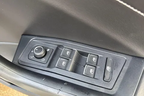 Volkswagen T-Roc 1.5 TSI Black Edition 5dr DSG Thumbnail #17