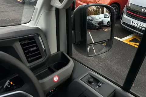 BK75YTF Volkswagen Crafter Cr35 Commerce + T 2.0 TDI 163PS HDE Commerce Plus Low Roof Van Auto + Tow Pack Thumbnail #18