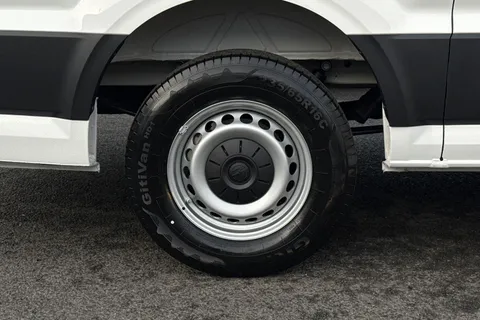 BK75YTF Volkswagen Crafter Cr35 Commerce + T 2.0 TDI 163PS HDE Commerce Plus Low Roof Van Auto + Tow Pack Thumbnail #24