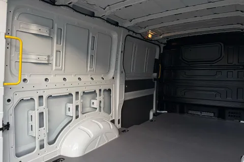 BK75YTF Volkswagen Crafter Cr35 Commerce + T 2.0 TDI 163PS HDE Commerce Plus Low Roof Van Auto + Tow Pack Thumbnail #41