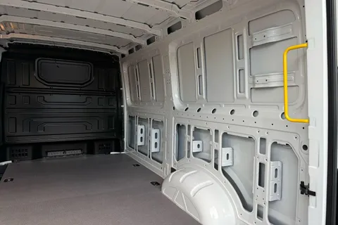 BK75YTF Volkswagen Crafter Cr35 Commerce + T 2.0 TDI 163PS HDE Commerce Plus Low Roof Van Auto + Tow Pack Thumbnail #43