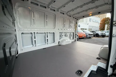 BK75YTF Volkswagen Crafter Cr35 Commerce + T 2.0 TDI 163PS HDE Commerce Plus Low Roof Van Auto + Tow Pack Thumbnail #44