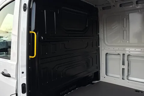 BK75YTF Volkswagen Crafter Cr35 Commerce + T 2.0 TDI 163PS HDE Commerce Plus Low Roof Van Auto + Tow Pack Thumbnail #46