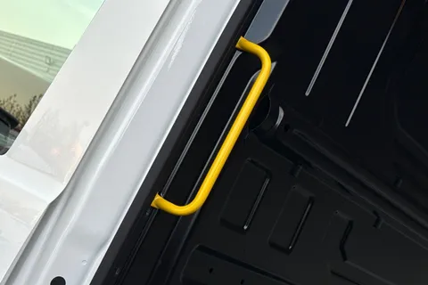 BK75YTF Volkswagen Crafter Cr35 Commerce + T 2.0 TDI 163PS HDE Commerce Plus Low Roof Van Auto + Tow Pack Thumbnail #47