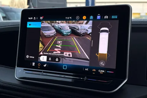 BK75YTF Volkswagen Crafter Cr35 Commerce + T 2.0 TDI 163PS HDE Commerce Plus Low Roof Van Auto + Tow Pack Thumbnail #56