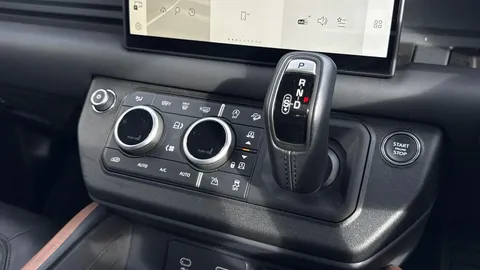 KT24OPV Land Rover Defender 3.0 D300 X 90 3dr Auto Thumbnail #15