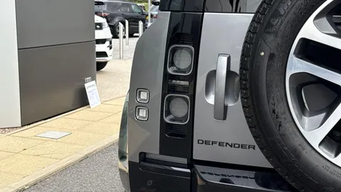 KT24OPV Land Rover Defender 3.0 D300 X 90 3dr Auto Thumbnail #28