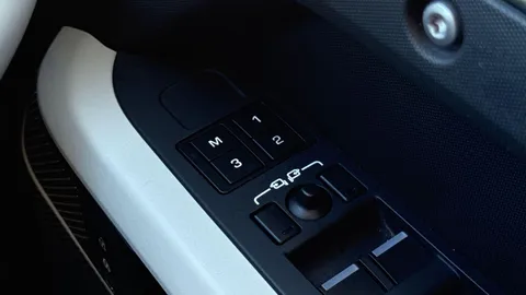 KR23EXA Land Rover Defender 2.0 P400e X-Dynamic HSE 110 5dr Auto Thumbnail #25