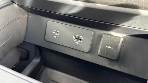 KT24OPV Land Rover Defender 3.0 D300 X 90 3dr Auto Thumbnail #34