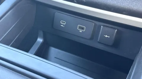 KR23EXA Land Rover Defender 2.0 P400e X-Dynamic HSE 110 5dr Auto Thumbnail #31