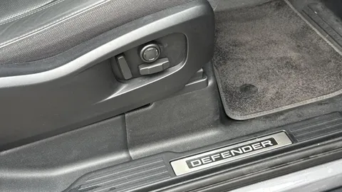 KT24OPV Land Rover Defender 3.0 D300 X 90 3dr Auto Thumbnail #39