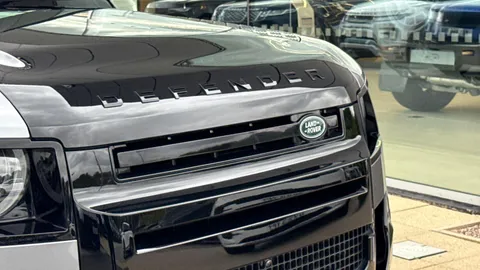 KT24OPV Land Rover Defender 3.0 D300 X 90 3dr Auto Thumbnail #41